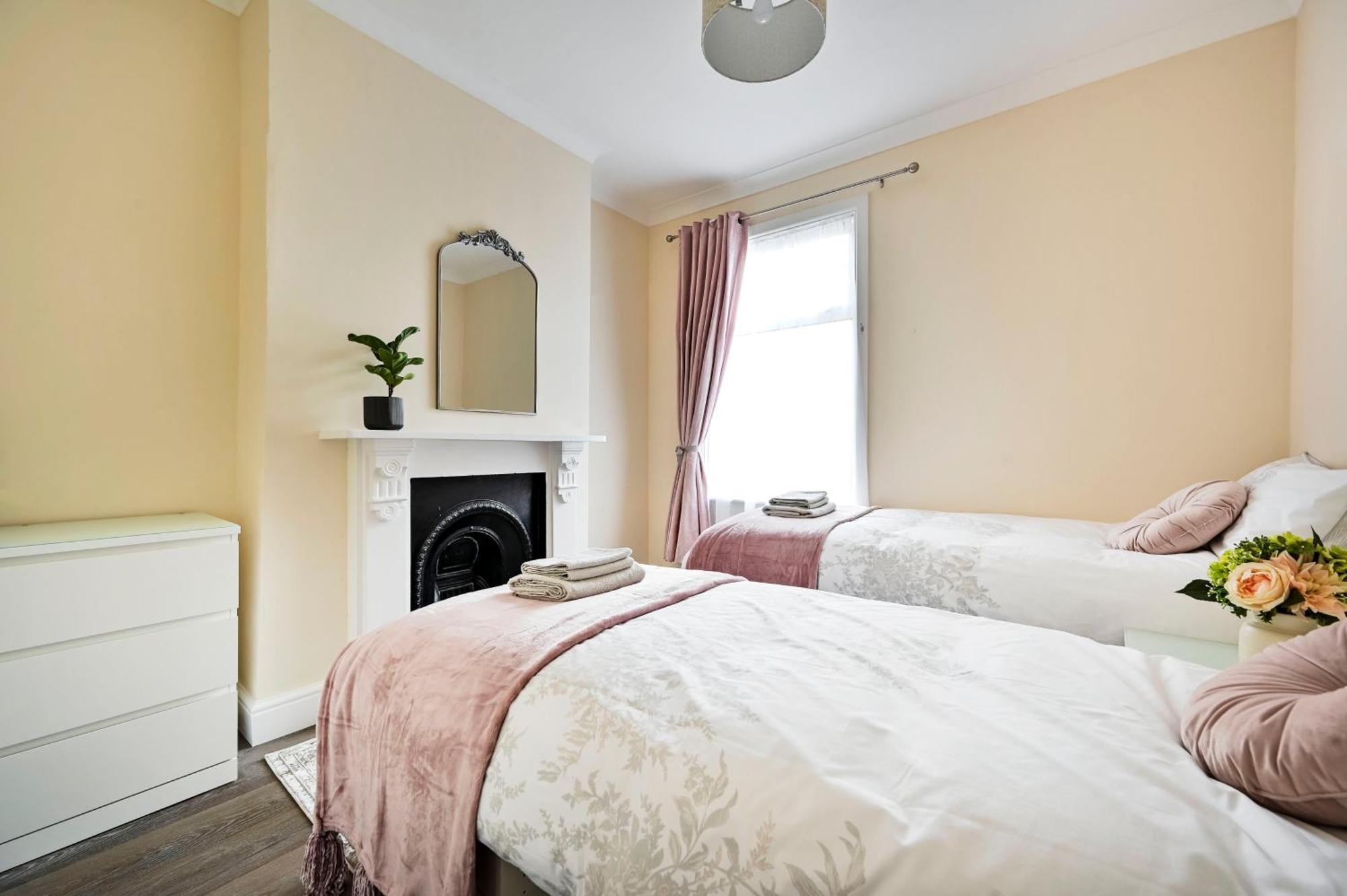 A Two Bedroom A Stride Away From Meridian Greenwich Londra Esterno foto