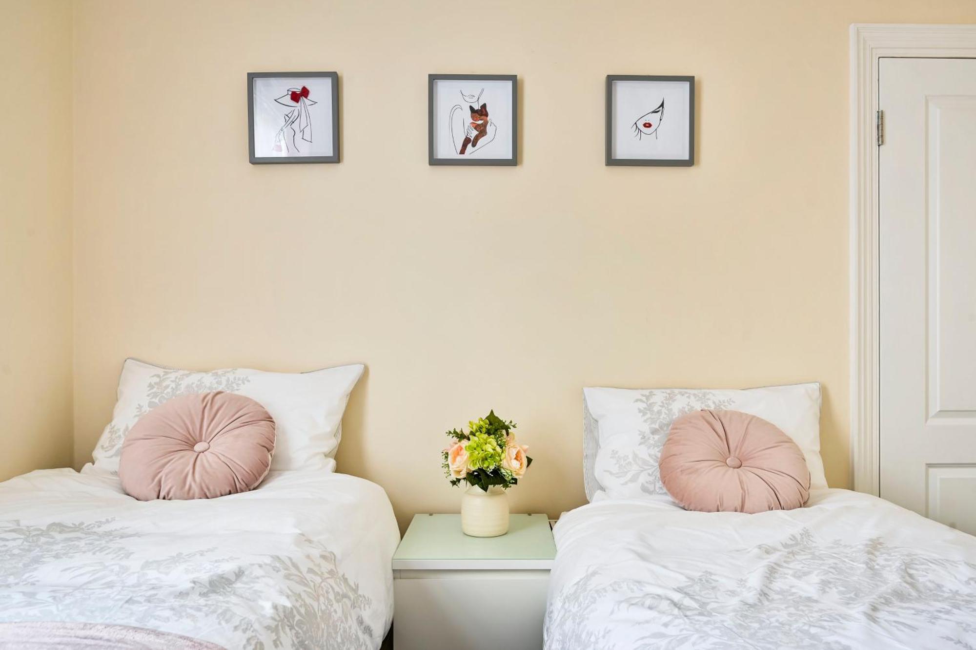 A Two Bedroom A Stride Away From Meridian Greenwich Londra Esterno foto
