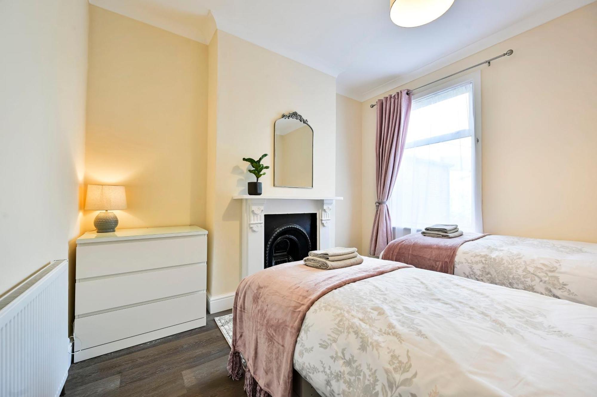 A Two Bedroom A Stride Away From Meridian Greenwich Londra Esterno foto