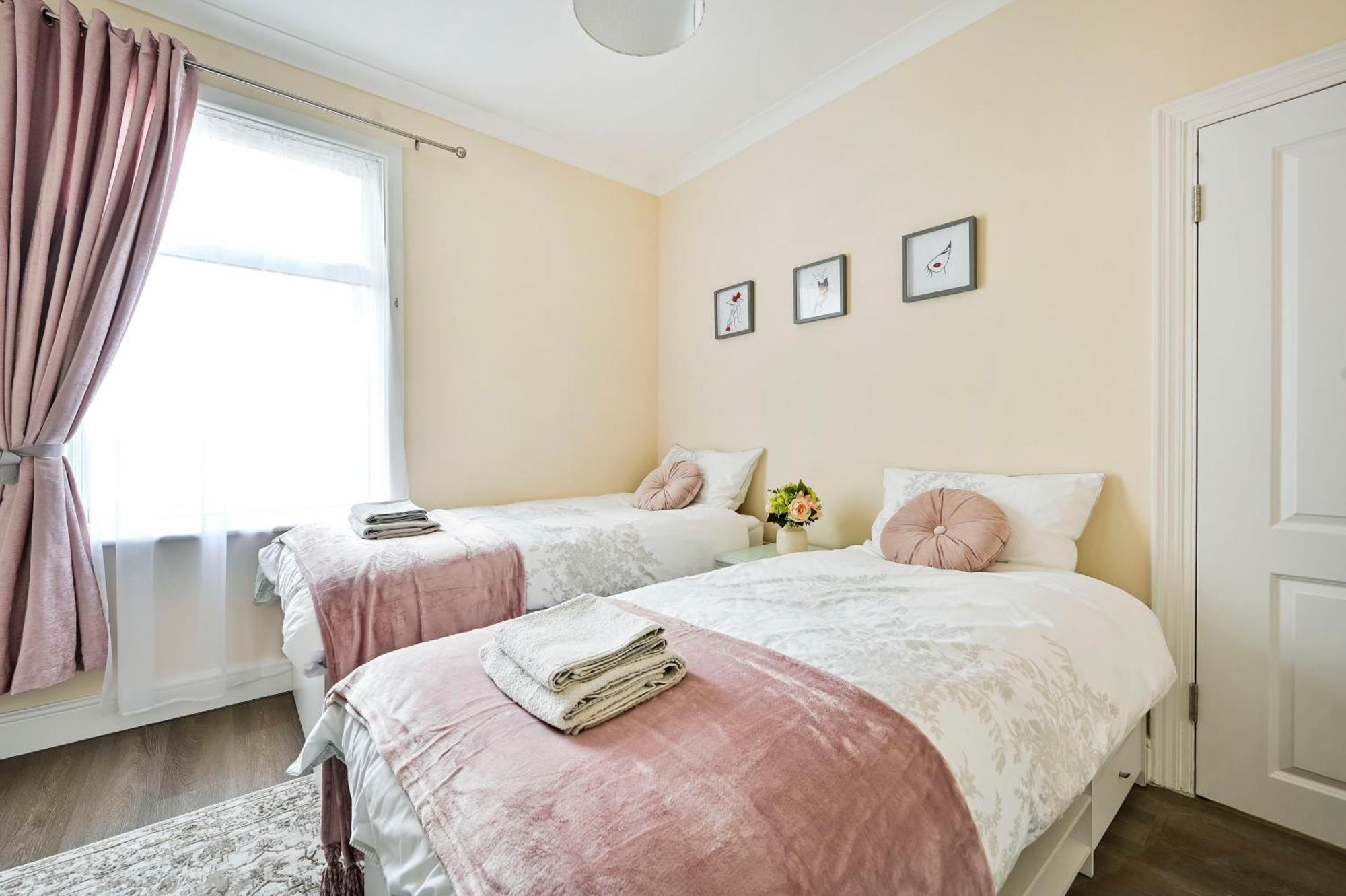 A Two Bedroom A Stride Away From Meridian Greenwich Londra Esterno foto